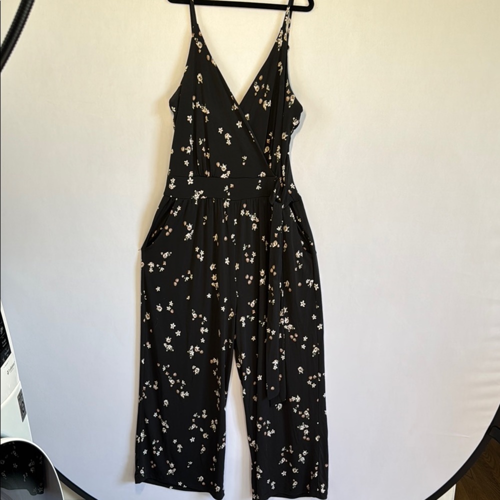 Black Floral V-Neck Jumpsuit with‎ Wide-Leg Pants